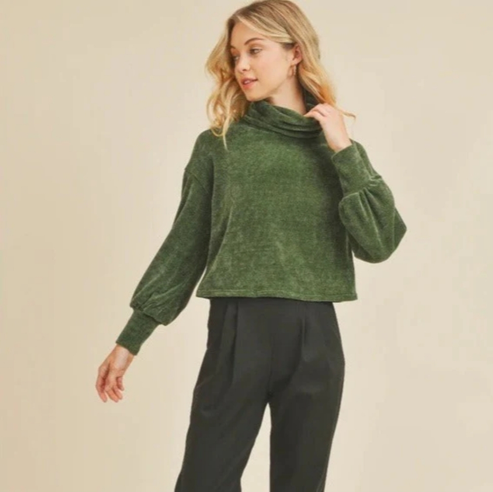 IF SHE LOVES Women's Dark Olive Green‎ Corduroy Turtleneck Cropped Sweater Small